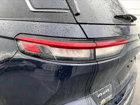 Used 2024 Jeep Grand Cherokee Limited image 30