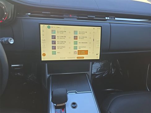 Certified 2024 Land Rover Range Rover SE image 21