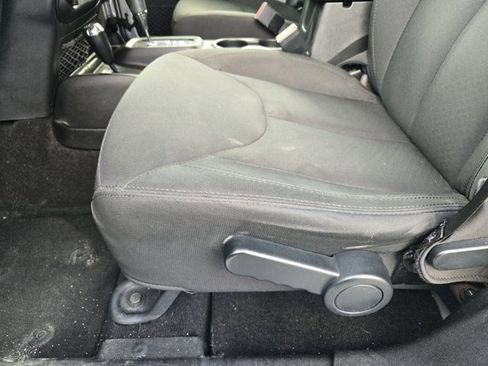 Used 2018 Jeep Wrangler Unlimited Sport w/ Connectivity Group image 21