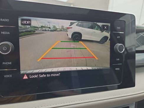 Certified 2025 Volkswagen Taos SEL AWD/4WD image 34