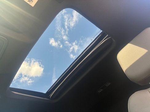 Used 2023 Chevrolet Silverado 1500 ZR2 w/ Technology Package image 16