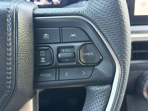 Used 2025 Toyota Tacoma TRD Off-Road image 17