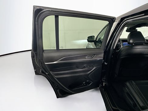 Used 2023 Jeep Grand Cherokee L Limited w/ Black Appearance Package image 26