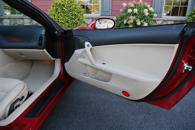 Used 2005 Chevrolet Corvette Coupe w/ Preferred Equipment Group RWD image 25