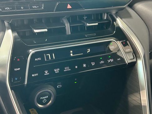 Used 2024 Toyota Venza LE image 19