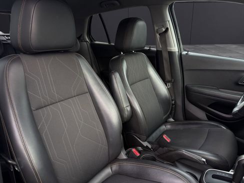 Used 2022 Chevrolet Trax LT w/ Driver Confidence Package image 14