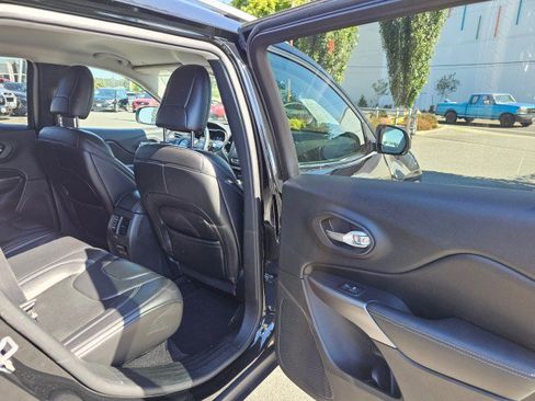 Used 2019 Jeep Cherokee Latitude Plus image 15