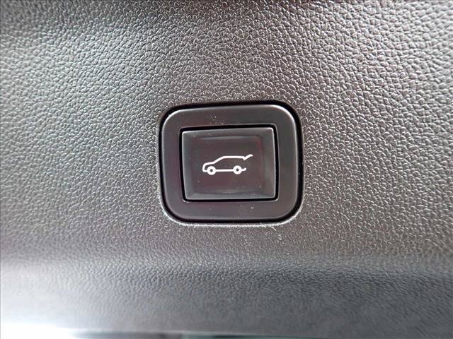 Used 2021 Chevrolet Tahoe Premier w/ Premium Package AWD/4WD image 9