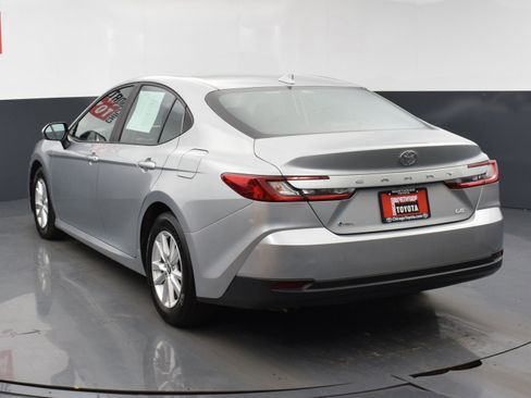Used 2025 Toyota Camry LE image 3