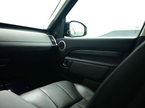 Used 2017 Land Rover Discovery HSE image 13