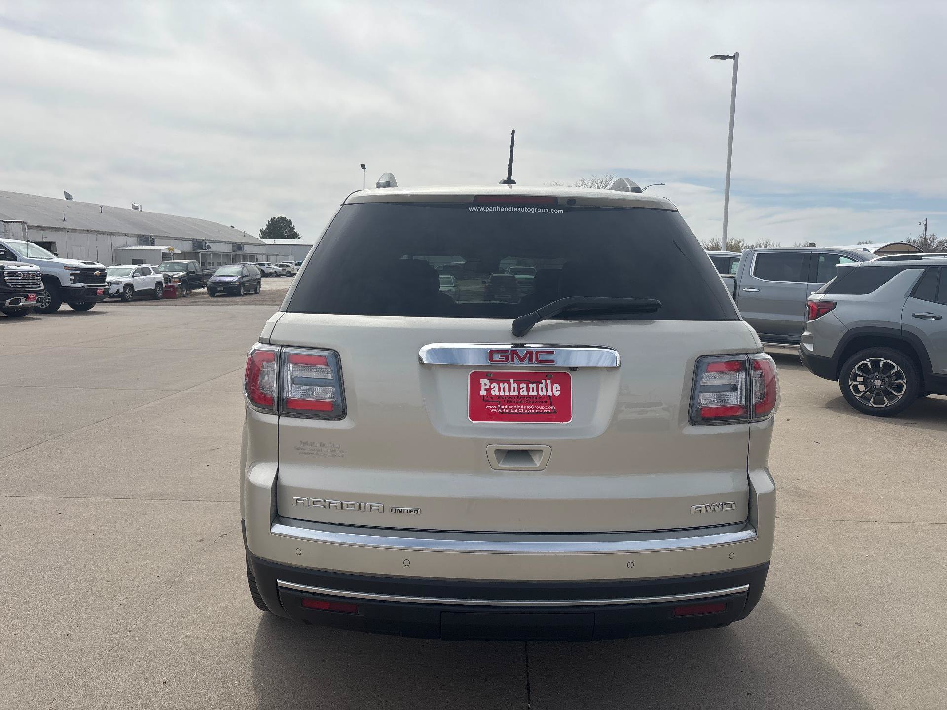 Used 2017 GMC Acadia Limited SLT AWD/4WD image 4