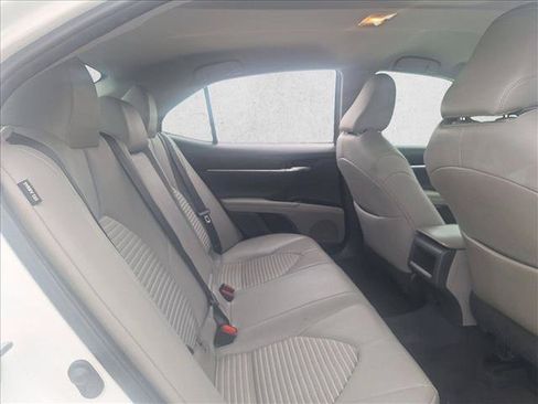 Used 2018 Toyota Camry SE FWD image 18