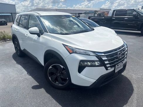 Used 2024 Nissan Rogue SV FWD image 3
