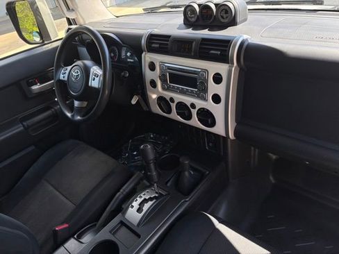 Used 2013 Toyota FJ Cruiser 4WD w/ Convenience Pkg image 28