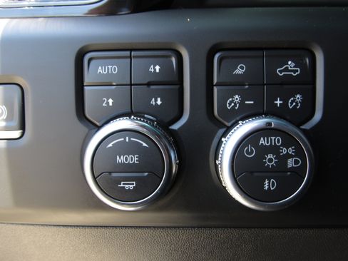 Used 2022 GMC Sierra 1500 AT4 w/ Sierra Safety Plus Package AWD/4WD image 30