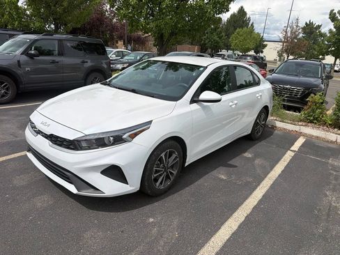 Used 2023 Kia Forte LXS FWD image 2
