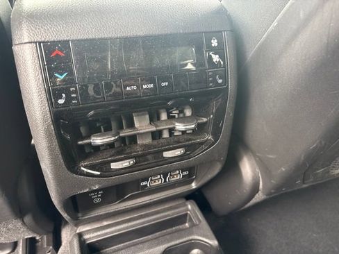 Used 2023 Jeep Grand Cherokee L Limited AWD/4WD image 23