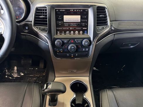 Used 2015 Jeep Grand Cherokee Overland image 3