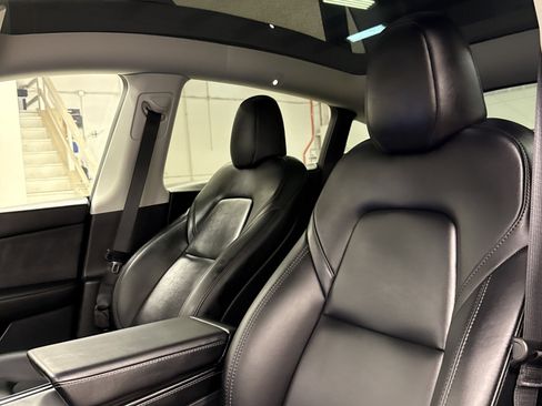 Used 2023 Tesla Model Y Performance image 5