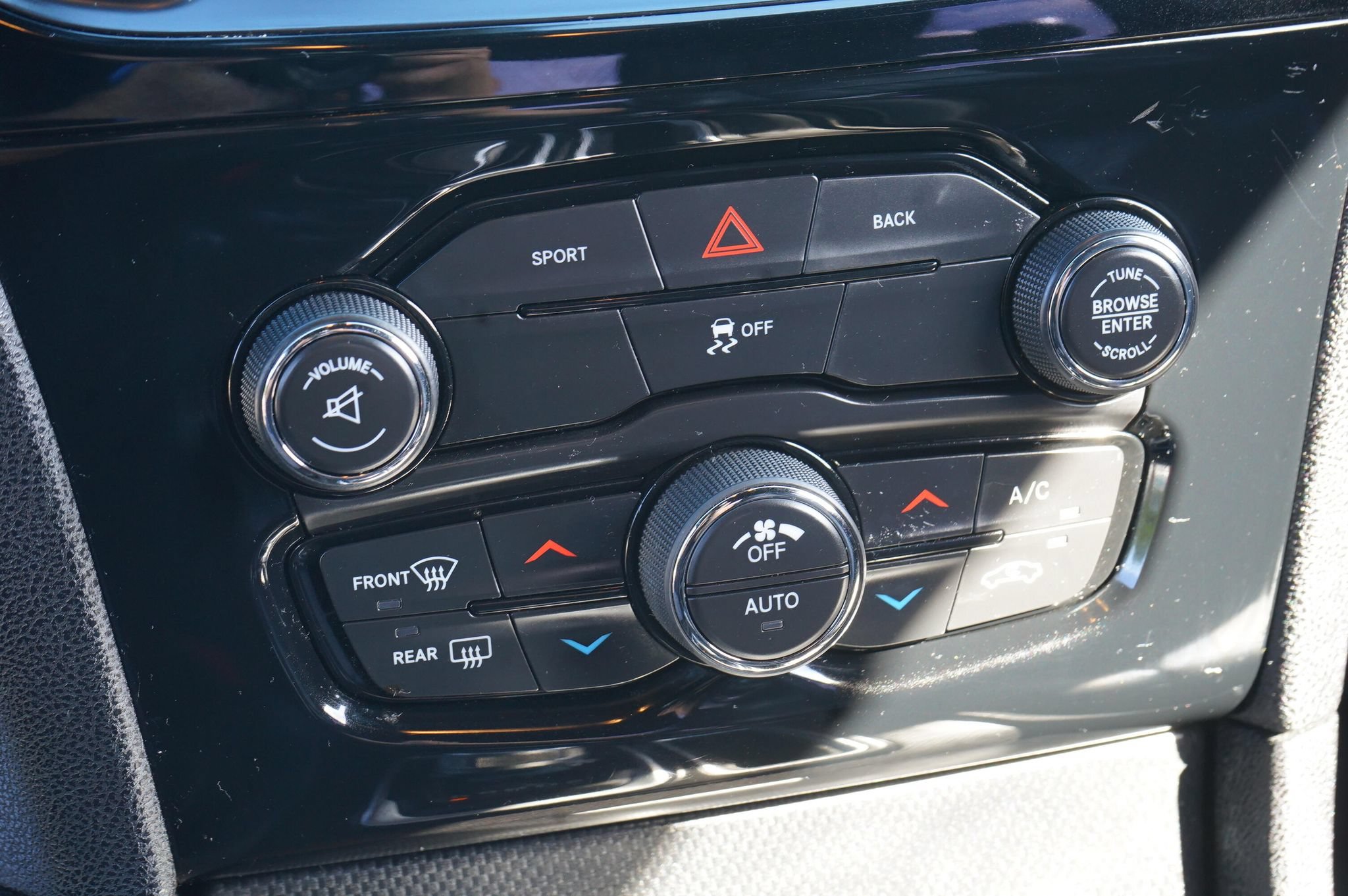 Used 2015 Chrysler 300 S RWD image 17