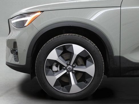 Certified 2025 Volvo XC40 B5 Plus AWD/4WD image 6