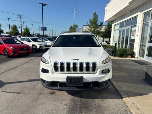 Used 2016 Jeep Cherokee Latitude w/ Cold Weather Group AWD/4WD image 8