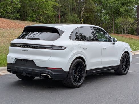 Certified 2025 Porsche Cayenne AWD/4WD image 31