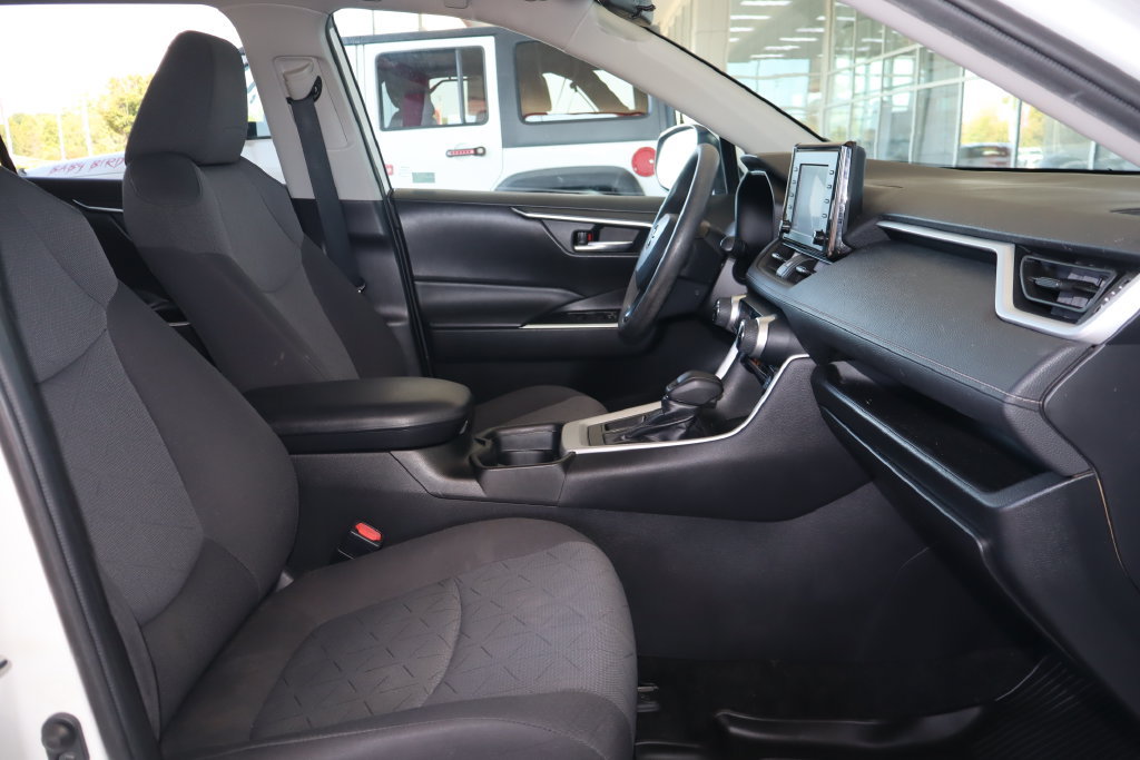 Used 2020 Toyota RAV4 XLE FWD image 40