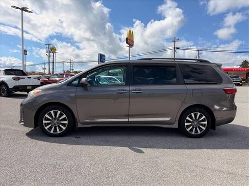 Used 2020 Toyota Sienna XLE w/ XLE Navigation Package AWD/4WD image 4
