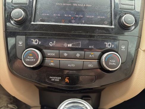 Used 2018 Nissan Rogue SV w/ Premium Package image 33