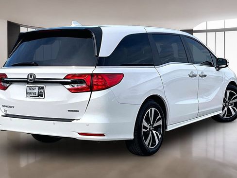 Used 2024 Honda Odyssey Touring image 2