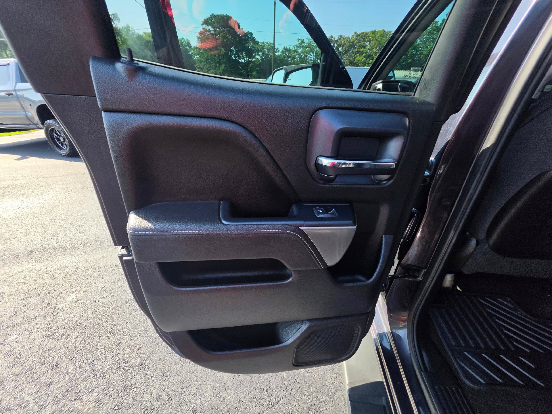 Used 2015 Chevrolet Silverado 1500 LT w/ LT Convenience Package AWD/4WD image 14