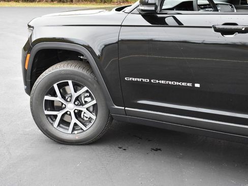 New 2025 Jeep Grand Cherokee L Limited w/ Trailer Tow Package image 8