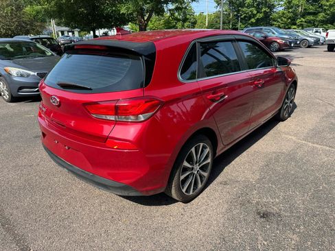 Used 2019 Hyundai Elantra GT FWD image 5
