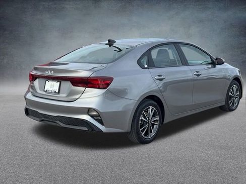 Used 2024 Kia Forte LXS image 3