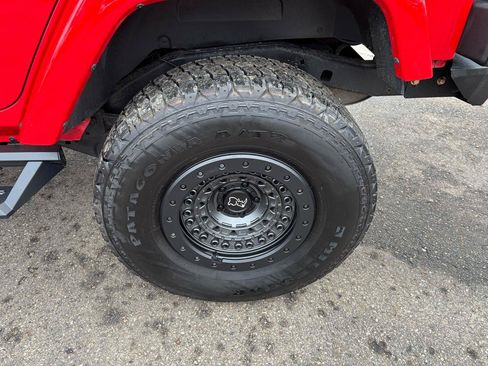 Used 2014 Jeep Wrangler Unlimited Sahara w/ Dual Top Group AWD/4WD image 18
