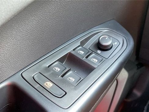 New 2026 Volkswagen Taos SE image 25