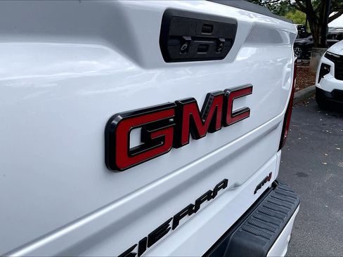 Used 2021 GMC Sierra 1500 AT4 w/ AT4 Premium Package AWD/4WD image 9