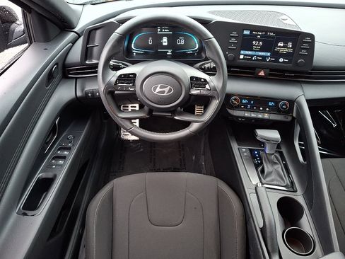 Certified 2025 Hyundai Elantra Sport FWD image 11