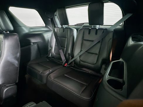 Used 2018 Ford Explorer Limited w/ Equipment Group 301A FWD image 29