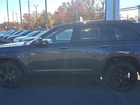 Used 2023 Jeep Grand Cherokee Altitude image 7