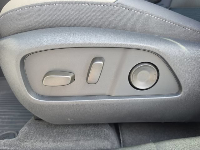 New 2027 Chevrolet Equinox LT w/ Convenience Package II FWD image 22