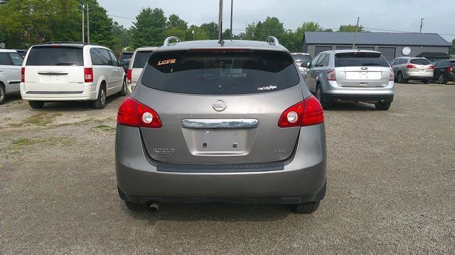 Used 2015 Nissan Rogue S w/ Convenience Package AWD/4WD image 4