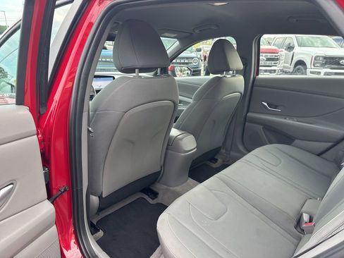 Used 2023 Hyundai Elantra SEL w/ Convenience Package image 14