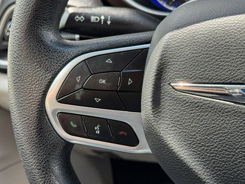 Used 2020 Chrysler Voyager L FWD image 22