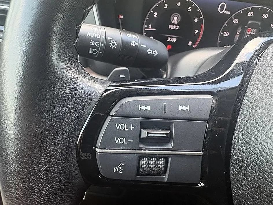 Used 2025 Honda Pilot Elite image 18