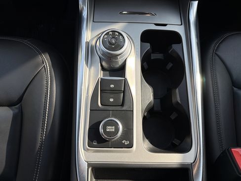 Used 2022 Ford Explorer XLT w/ Equipment Group 202A image 22