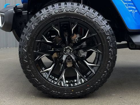 Used 2024 Jeep Wrangler Unlimited Sahara AWD/4WD image 10