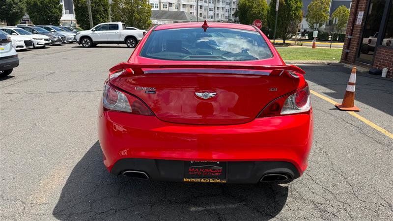 Used 2010 Hyundai Genesis 3.8 RWD image 9