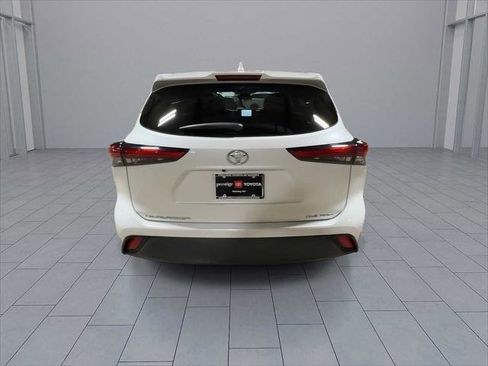 Certified 2021 Toyota Highlander XLE image 7